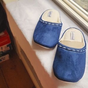 NEW.  SLIPPERS STITCH CLOGS - NAVY BLUE.  RUBBER SOLE.   SIZE LARGE WIDE.